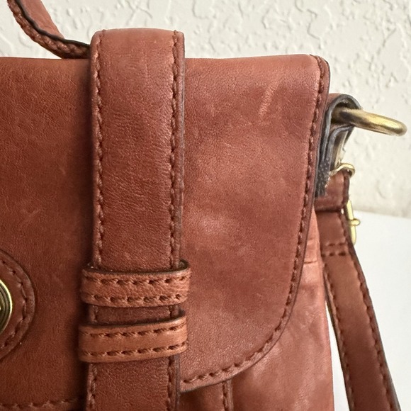 Fossil Leather Purse Crossbody Saddle Bag Brown Messenger Minimalist Key Charm - Picture 16 of 16